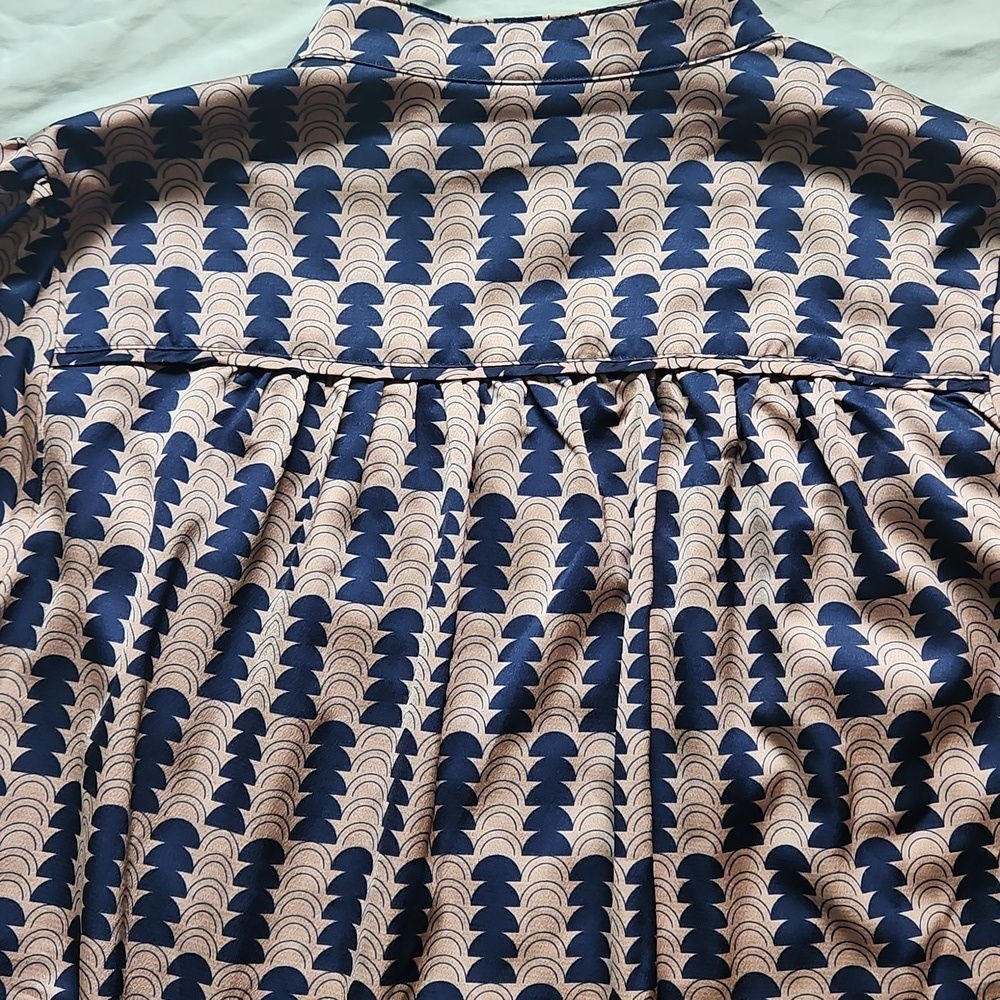 The Odells Navy and Beige Patterned Women's Top, Size M - Picture 9 of 10